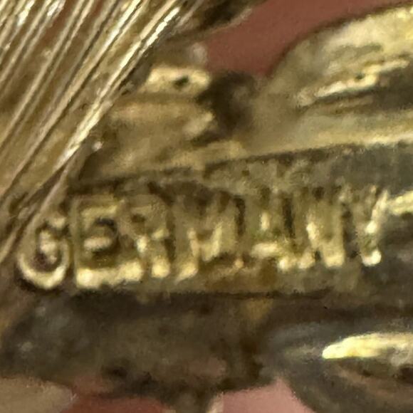 VTG Gold Tone Filigree Flower Clip On Earrings Marked Germany 1950s MCM Retro - Picture 5 of 8